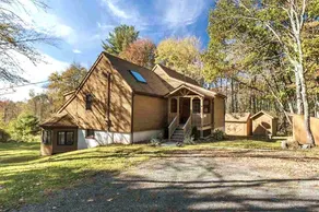 Cozy 4-bedroom chalet with indoor fireplace - Image 2