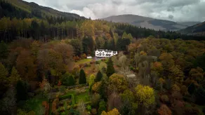 Cottage retreat in wooded secluded private grounds - Image 2