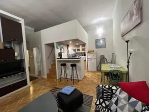 Quiet apartment overlooking the inner courtyard - Image 3