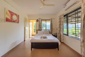 CosmicStays Countryside Panorama-Lakeview Bungalow - Image 3