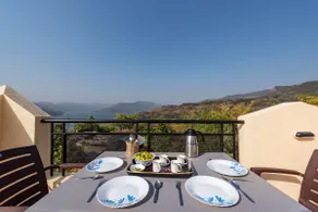 CosmicStays Countryside Panorama-Lakeview Bungalow - Image 4