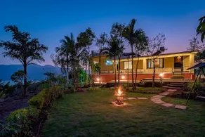 CosmicStays Countryside Panorama-Lakeview Bungalow - Image 2