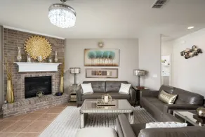 ★ Luxurious Two-Story Home ★ Near La Cantera/Rim - Image 4