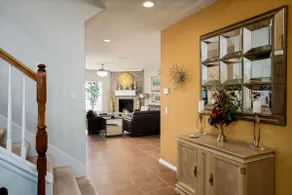 ★ Luxurious Two-Story Home ★ Near La Cantera/Rim - Image 2