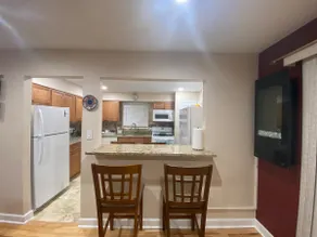 Upscale 3 bed 1.5 bath near Chicago O'Hare Airport - Image 3