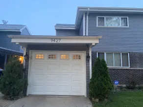 Upscale 3 bed 1.5 bath near Chicago O'Hare Airport - Image 2