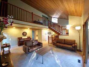 Beautiful House on Naturally Treed 3 acres lot - Image 5