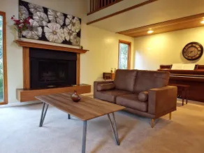 Beautiful House on Naturally Treed 3 acres lot - Image 4