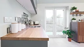 Open space with A/C, Fire place & private garden - Image 5