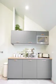 Open space with A/C, Fire place & private garden - Image 4