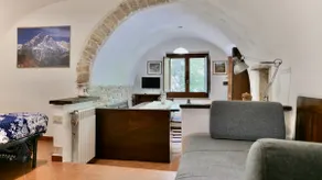 Dimora L'Agrifoglio, a holiday home full of history and nature - Image 3