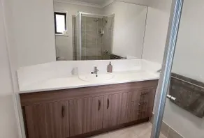 Qn bed, granny flat, proximity Sandstone Pt Hotel - Image 5