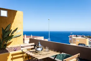 Smuk duplex med pool, terrasse og havudsigt - Image 3
