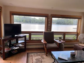 Lakeside Cottage - Image 4