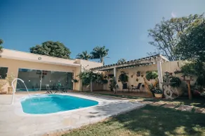 House with lots of green area, barbecue area and swimming pool - Image 3