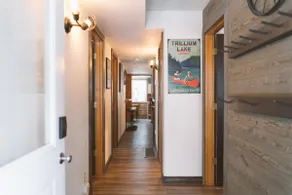 Cozy Camp Creek Cabin Chalet-Close to Everything - Image 5