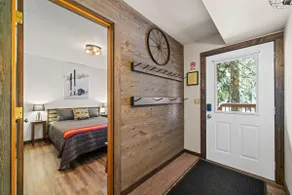 Cozy Camp Creek Cabin Chalet-Close to Everything - Image 3