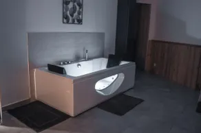 Cocooning gîte with private hot tub and pool - Image 4