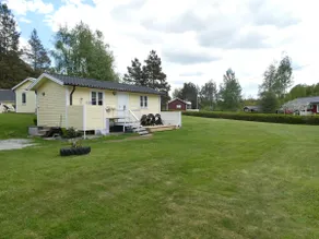 Simple lakeside accommodation in the small cottage - Image 5