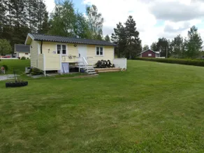 Simple lakeside accommodation in the small cottage - Image 4