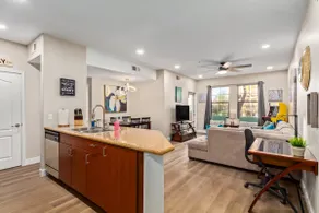 Exklusiva och moderna, Gated, Pool, Wi-Fi, Gym! - Image 3