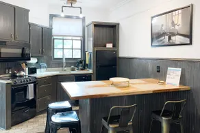 Charming Savannah Townhouse Walk to Forsyth Park - Image 3