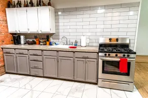 Front Street Loft Apartment - Image 4
