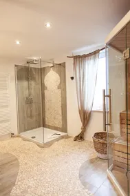 Exclusive Wellness Oasis, Sauna & Hot Tub - Image 5