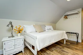 Easy walk to very Cntr of Indy,2 bdrm, trendy spot - Image 4