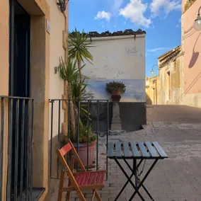 Sicilian Window: Charme, Breakfast & Free Parking - Image 3