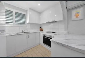 2BDR Holiday Flat near Bright-Entire Place - Image 5