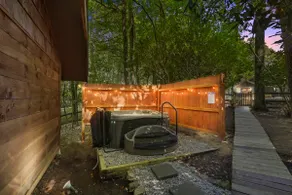 Pet Friendly & Fenced Yard! Private & Relaxing! - Image 5