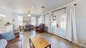 Cozy family bungalow perfect for a couple or family of four - Image 3