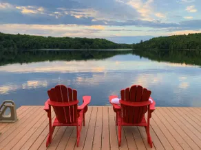 SERENE & BEAUTIFUL MUSKOKA RETREAT with BEACH, HOT TUB & BARREL SAUNA! - Image 4