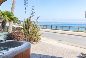 180°OceanView+HotTub+EBikes+Surfboards+SUPS+Kayak - Image 2