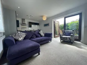 2 Bedroom Riverside Property with Roof Terrace - Image 2