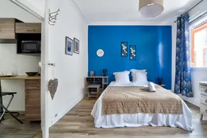 Stylish • Ideal for couples and professionals • Private parking - Image 2