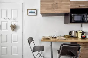 Stylish • Ideal for couples and professionals • Private parking - Image 4