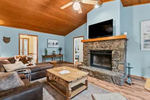 Secluded Oasis Less Than 5 Min to Dining& Shopping - Image 3