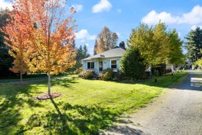 Cottage near Vancouver Lake! Cozy, Clean, & Comfortable w/ new Pickleball Court! - Image 5