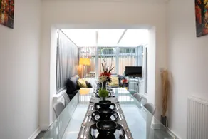 6 Bedrooms, 9 beds. Nottingham Top Serviced Home - Image 3