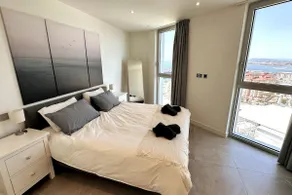 Beautiful Luxury Highrise Apartment - Image 4