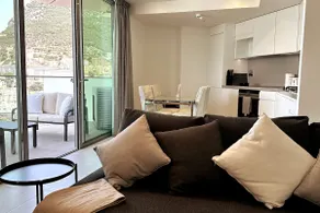 Beautiful Luxury Highrise Apartment - Image 5