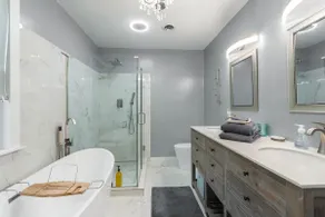 2BR/2BA house w/ Master Suite 10m to Downtown - Image 3