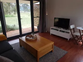On Acreage Winery Cottage - Image 4