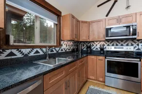 Modern Cabin-Deck, Hot Tub, 5 min to Downtown! - Image 4