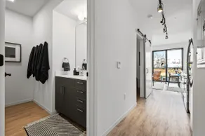 Beautiful 1 Bed 1 Bath Apartment on Eat Street! - Image 4