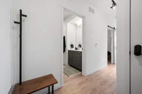 Beautiful 1 Bed 1 Bath Apartment on Eat Street! - Image 2