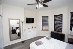 Vibrant & bright 3 B/D, deck, Parking 25 mins NYC! - Image 2
