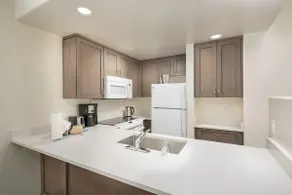 Studio Condo and Wave Crest Resort - Image 4